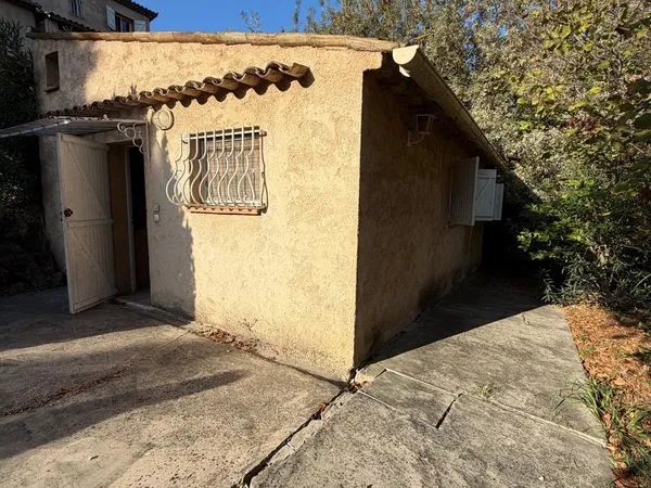 Maisonnette à rénover avec terrain à Pégomas