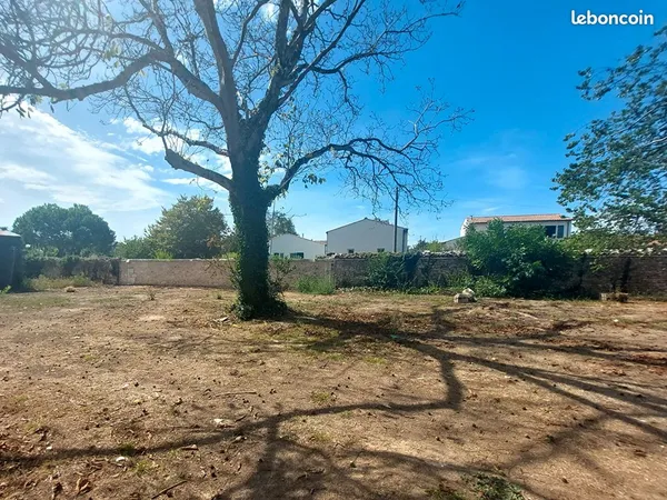 Terrain 601 m² CORME ROYAL