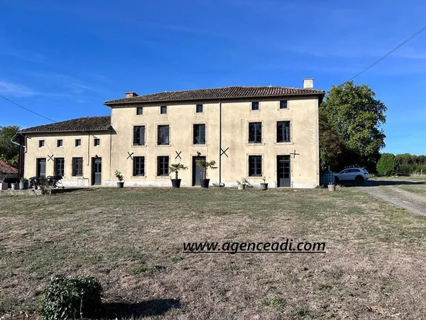 Maison 5 pièces 296 m²