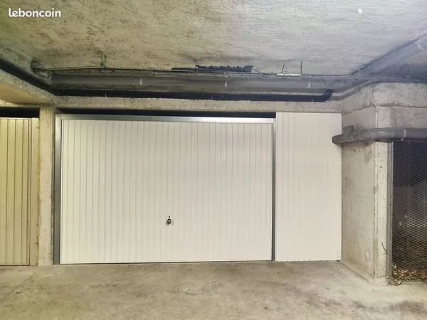 À VENDRE - GRAND BOX FERMÉ DE 23 m² - ÉRAGNY-SUR-OISE - RÉSIDENCE SÉCURISÉ ET PROCHE GARE
