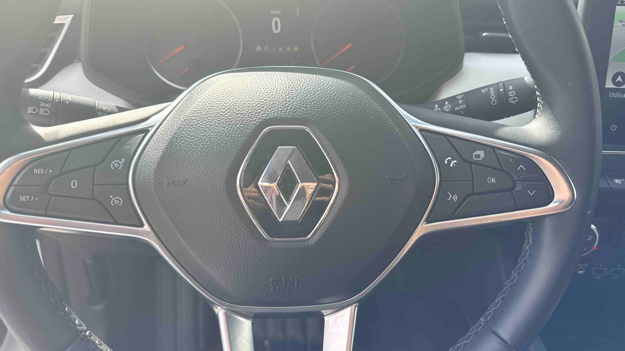 Renault Clio TCe 90 — photo 30