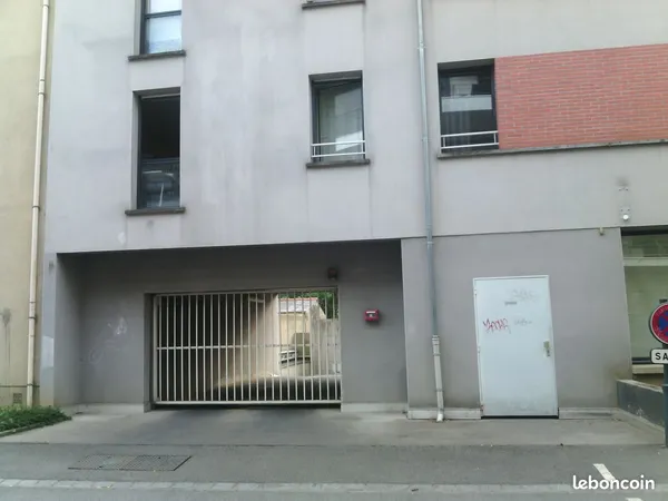 Place de parking en ss-sol 84 rue A Guerin Rennes