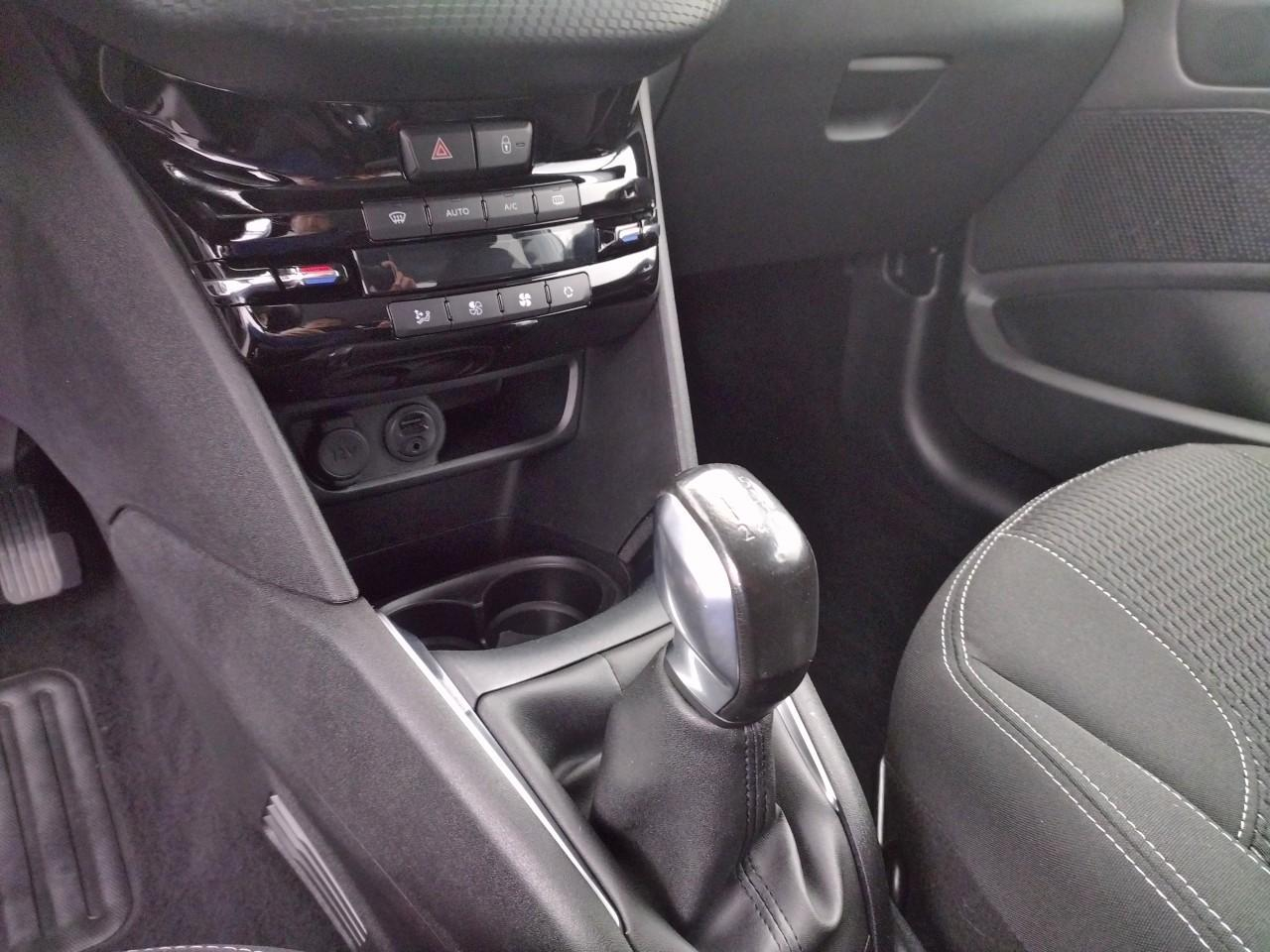 Peugeot 208 puretech 82ch s&s bvm5 tech edition — photo 21