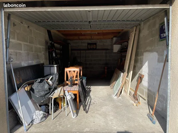 à louer - box / garage avec mezzanine - idéal pour stationnement et stockage