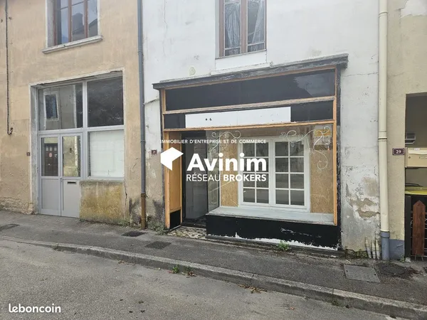 Local 300 m² Saint-Julien-sur-Reyssouze