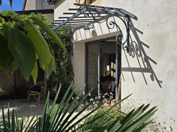 VIEILLES PIERRES ET AUTHENTICITE