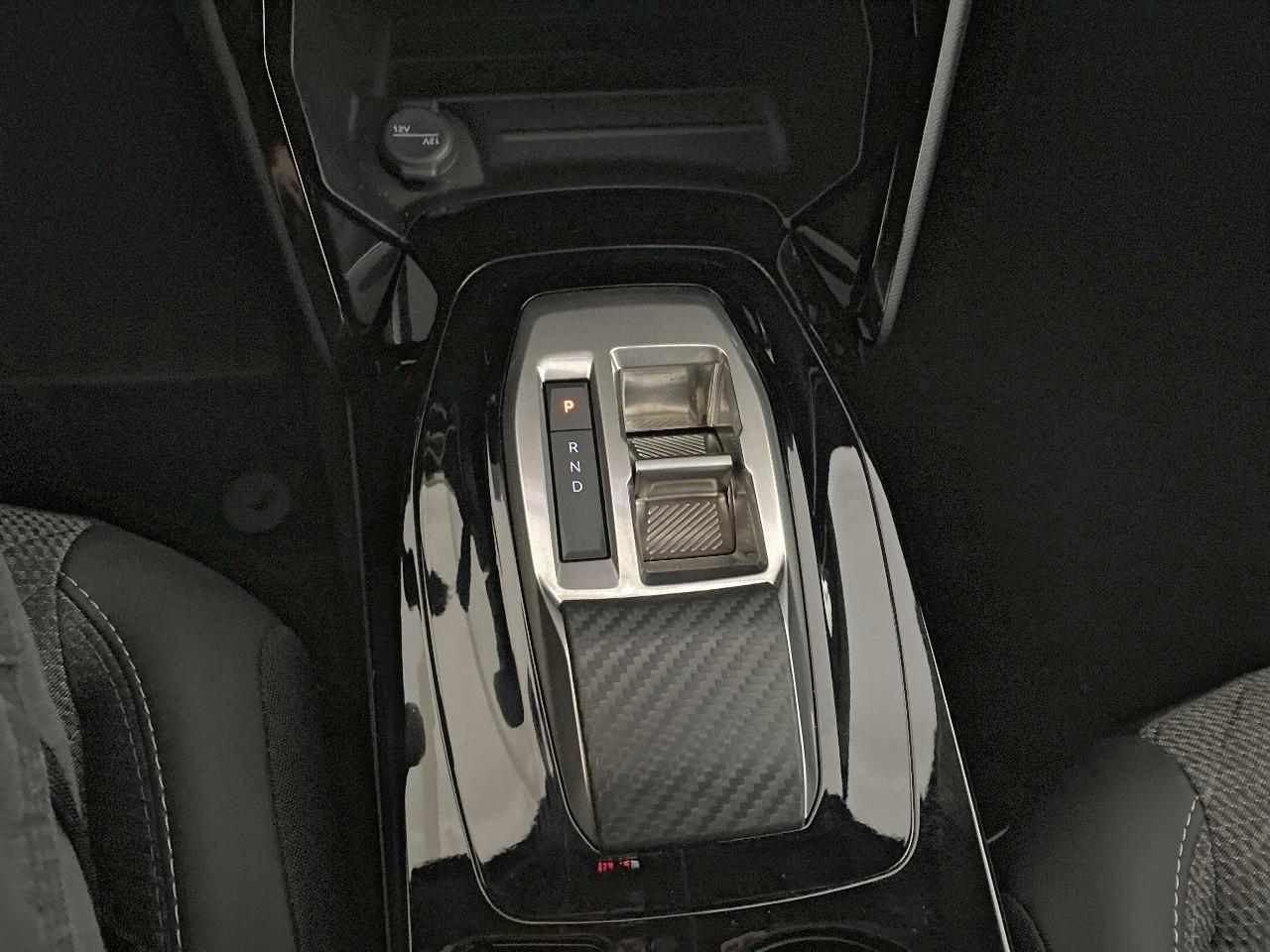 Peugeot 2008 hybrid 145 ch e-dcs6 allure — photo 17