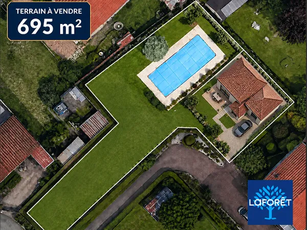Terrain 695 m²