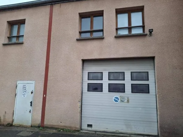 Local d'activité 305 m²