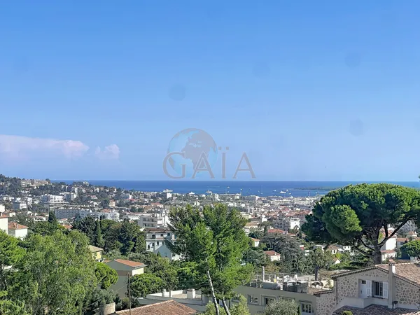 CANNES PETIT JUAS 3 PIECES DERNIER ETAGE VUE MER !