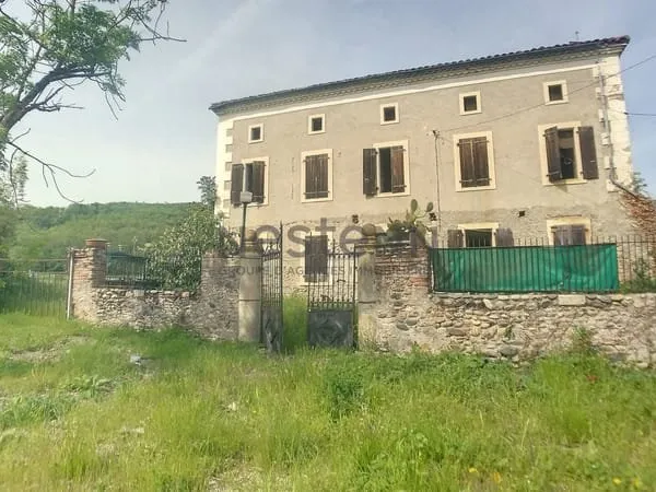 A Vendre ancienne demeure a rénover sur 200m² habitable avec grand jardin environnement campagne sec