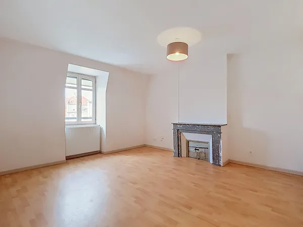 PAU Centre (Rue Duboué) Appartement T3 de 61,79 m² habitables (74,65 m² au sol) en dernier étage