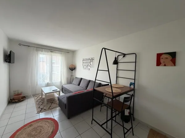 STUDIO MEUBLE CENTRE VILLE RAMBOUILLET 78120 24M²