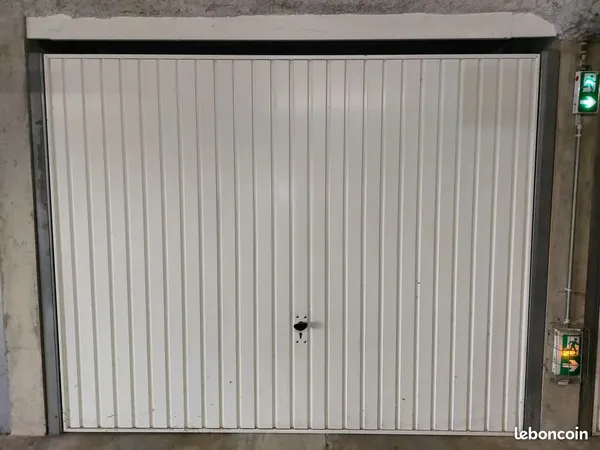 Box à louer de 17m² avec accès sécurisé - Ambérieux en Dombes