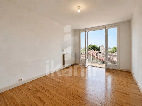Appartement T3 avec double balcon, place de parking en hyper