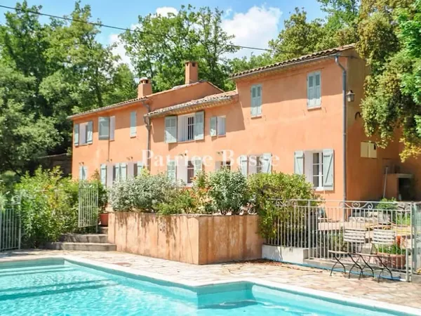Maison 235 m²