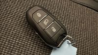 Peugeot 3008 1.2 PureTech 130ch S&S Allure — photo 16