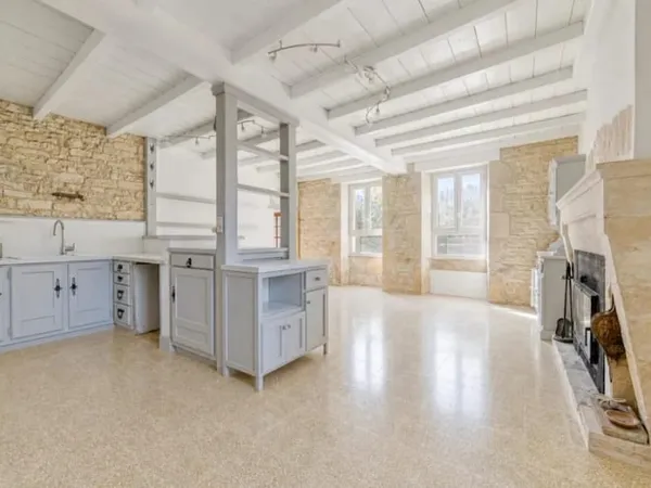 Maison 12 pièces 239 m²