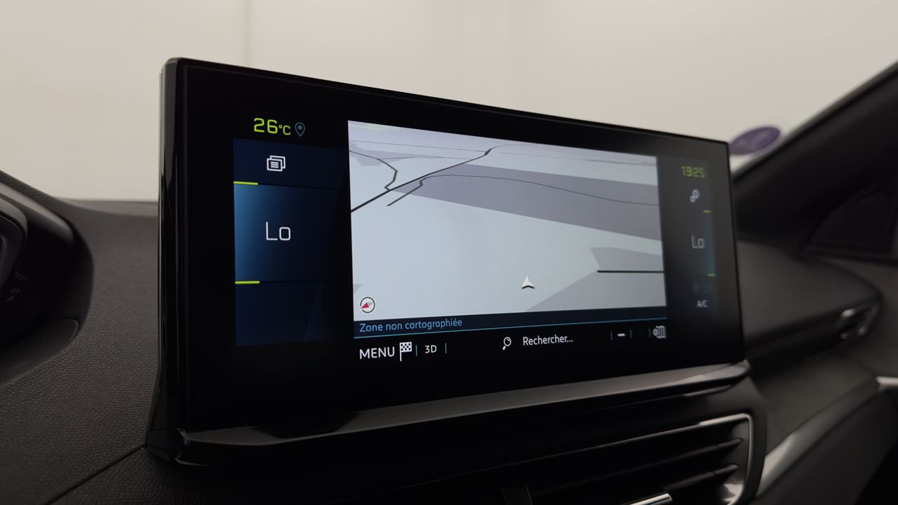 Peugeot 3008 Hybrid 225 e-EAT8 — photo 29