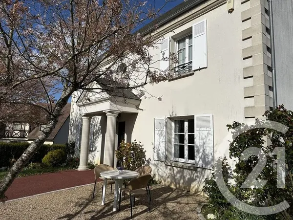 Maison 6 pièces 242 m²