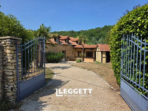 Maison 10 pièces 230 m²