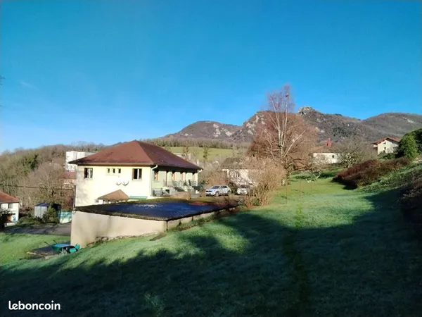 Appartement 8 pièces 153 m²