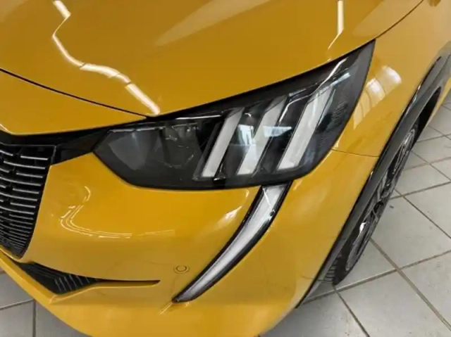 Peugeot 208 1.2 puretech 100ch s&amp;s gt eat8 — photo 3
