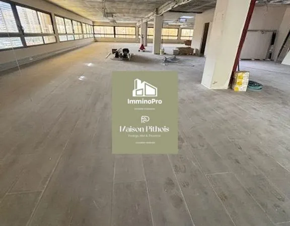 Bureaux 890 m²