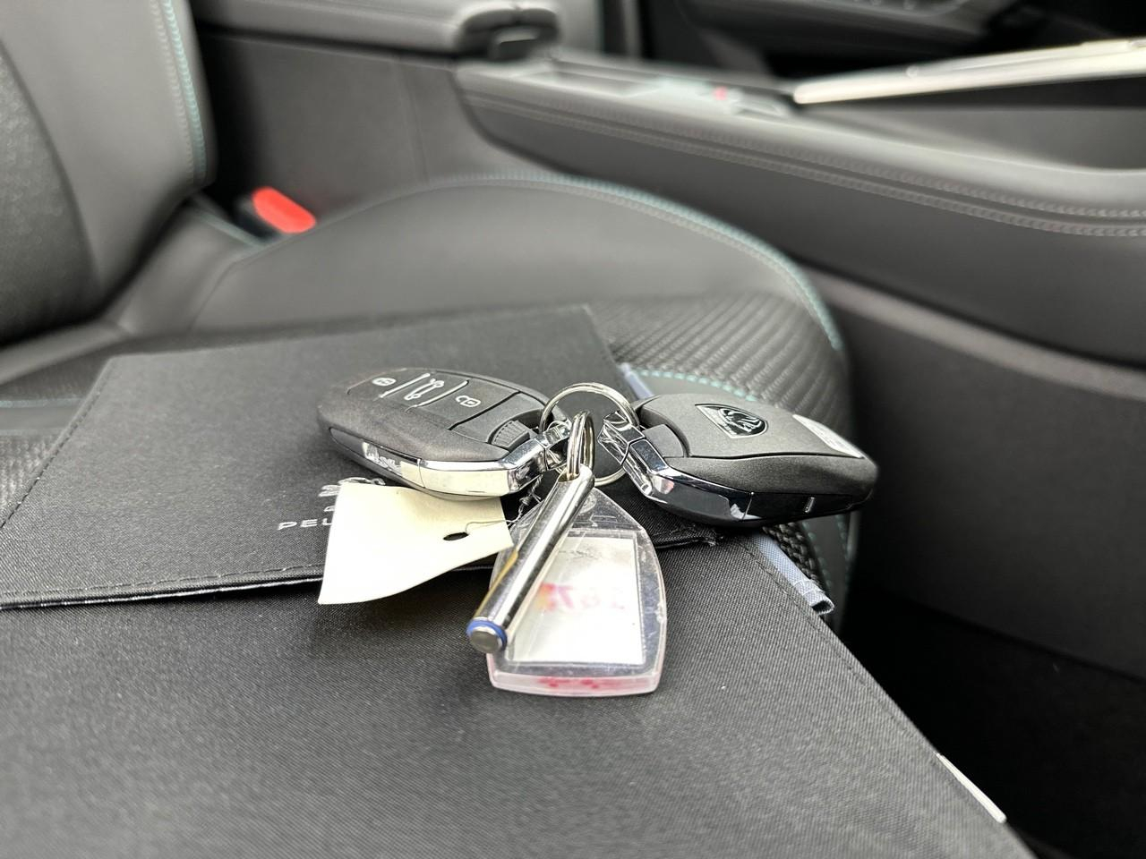 Peugeot 308 sw puretech 130ch s&s eat8 allure pack — photo 33