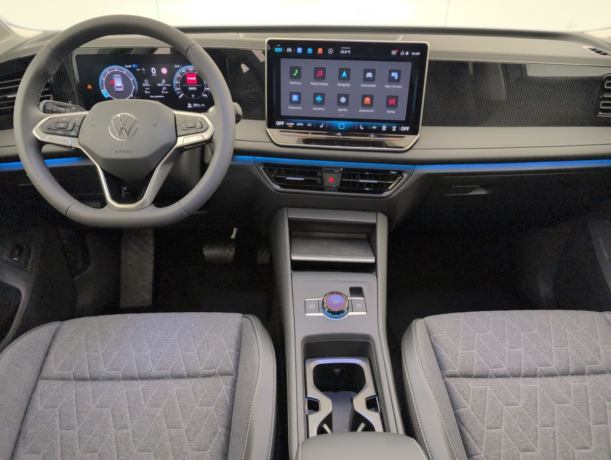 Volkswagen Tiguan — photo 14