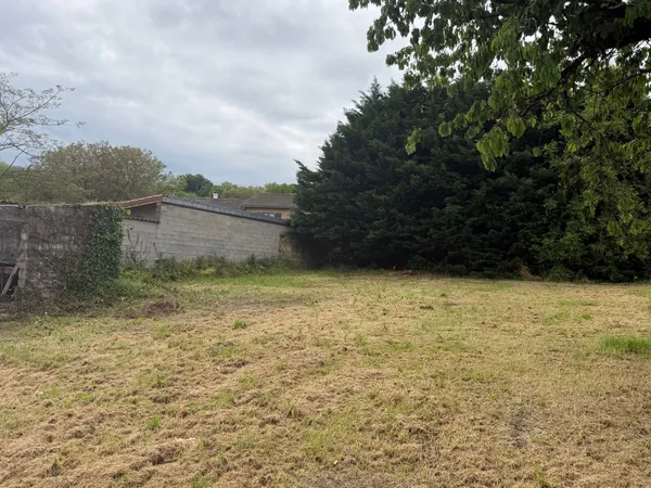 Terrain 768 m²
