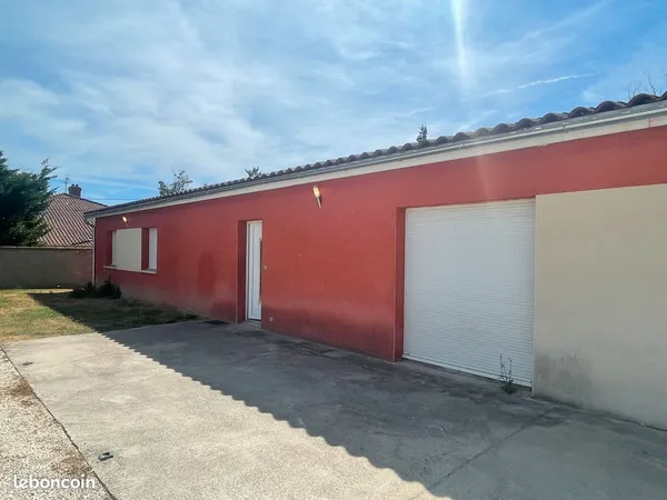 Maison rénové avec entrepot et grange