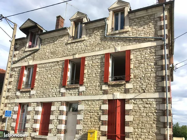 2 pièces grand salon calme bon état bien isolé