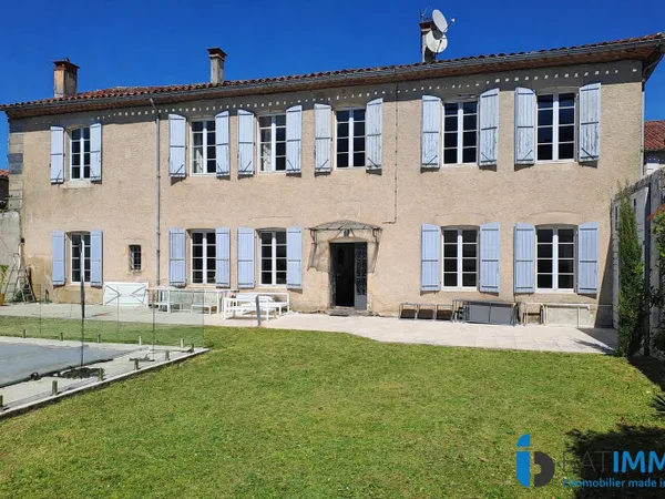 Ensemble immobilier de caractère, un ancien presbytère et sa v