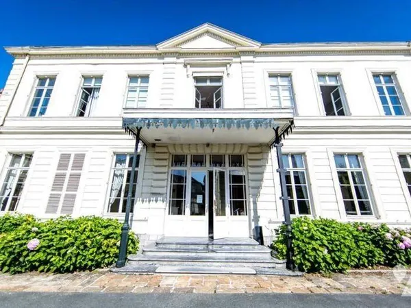 Maison 20 pièces 700 m²