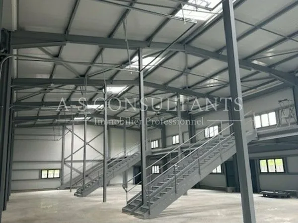 ENTREPOT - LOGISTIQUE 690 m² LA BIOLLE