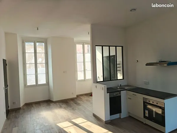 T3 de 66 m² entièrement rénové à neuf - Centre de Trans-en-Provence