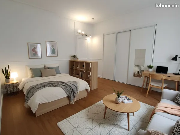 Dobrée / Graslin : appartement T1 avec belle hauteur sous plafond