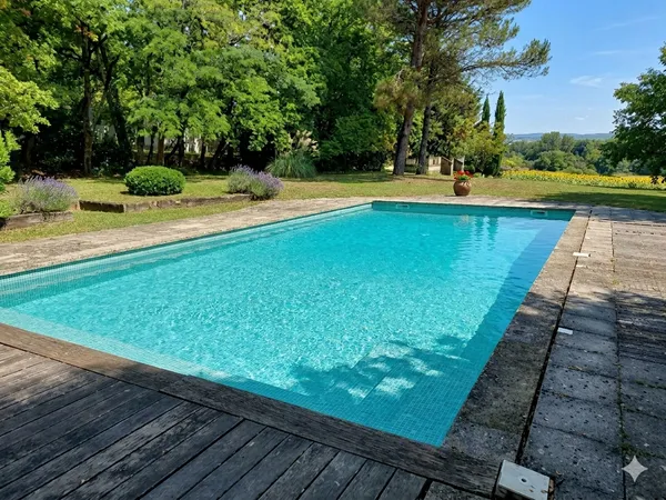 Mas dans le Sud Luberon - 350 m2 sur 5 ha proche de Lourmarin