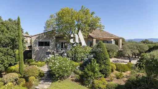 Maison 8 pièces 220 m²