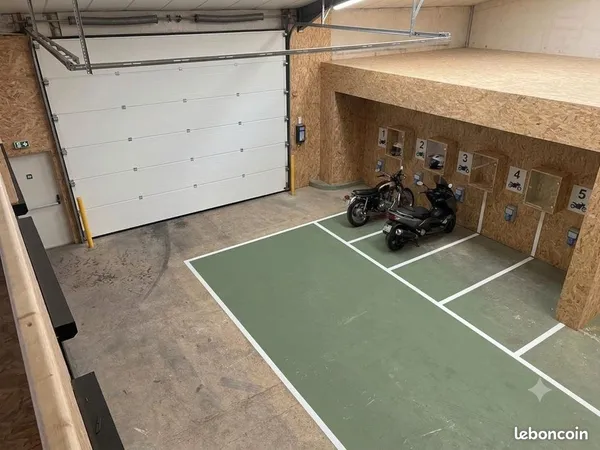 Location parking moto