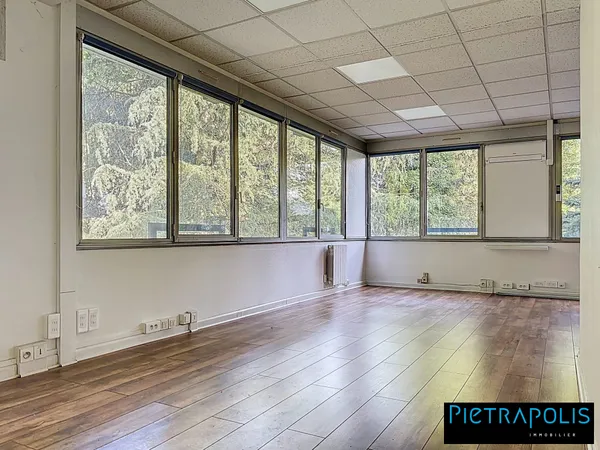 Bureaux 99m² - Bois dieux - LISSIEU - emplacement idéal