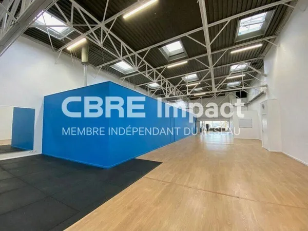 Local d'activité 680 m²