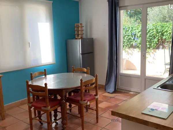T2 BIS MEUBLÉ 66 m² - CLIMATISÉ-JARDIN PRIVATIF - PARKING 2 PLACES - TOUTES CHARGES INCLUSES