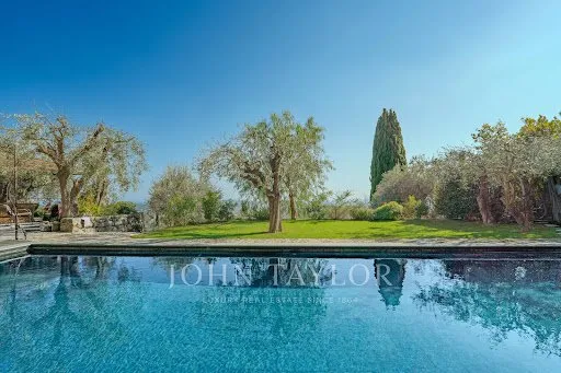 Maison 7 pièces 239 m²
