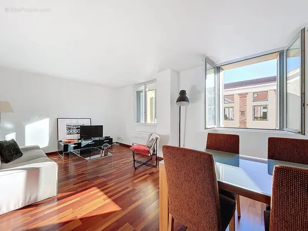 Charmant 2 pièces en duplex avec parking au coeur d'Antibes