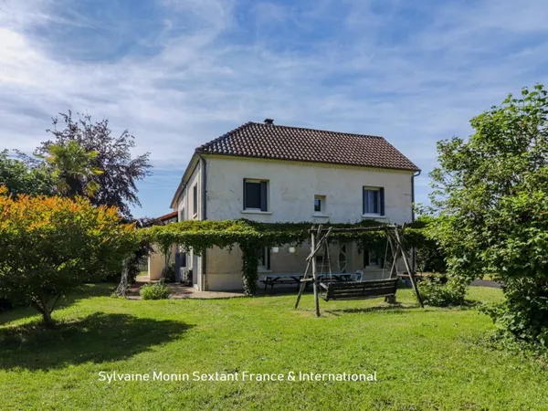 Maison 8 pièces 238 m²