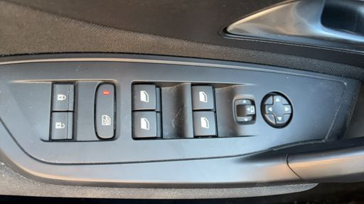 Peugeot 308 1.2 PureTech 130 EAT8 - Business – 2023 – 15167 km – Essence – Boîte Automatique — photo 33