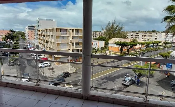 T2 a vendre au coeur de pointe a pitre