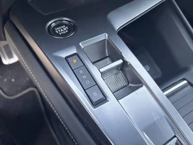 Peugeot 308 phev 180 e-eat8 — photo 14